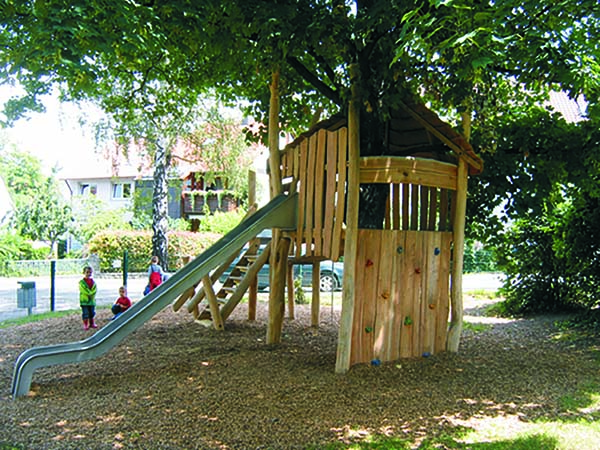 MAISON DANS LES ARBRES ESSLINGEN SPIELART